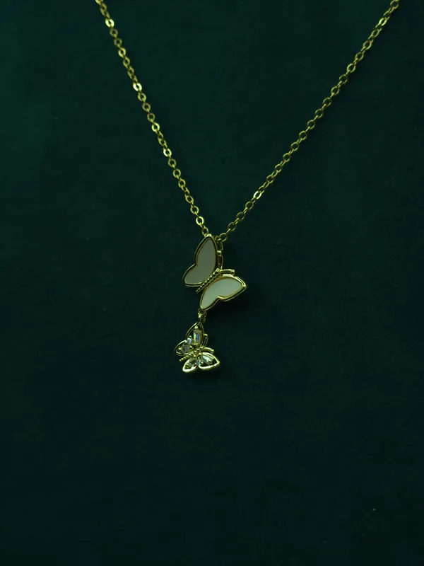 Gold_Twin_Butterfly_Pendant_Necklace_For_Women