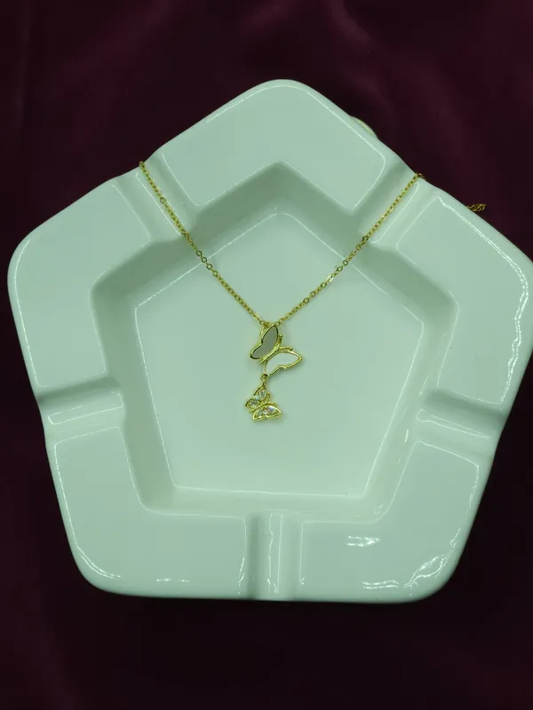 Gold_Twin_Butterfly_Pendant_Necklace_For_Women