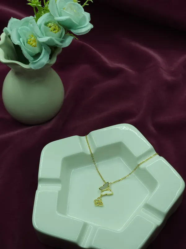 Gold_Twin_Butterfly_Pendant_Necklace_For_Women