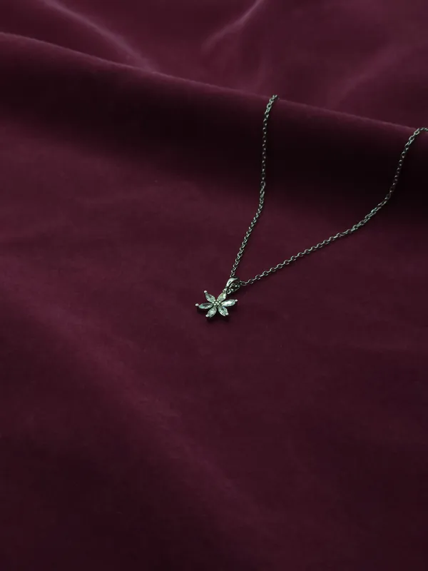 Silver_Stella_Crystal_Bloom_Necklace_For_Women
