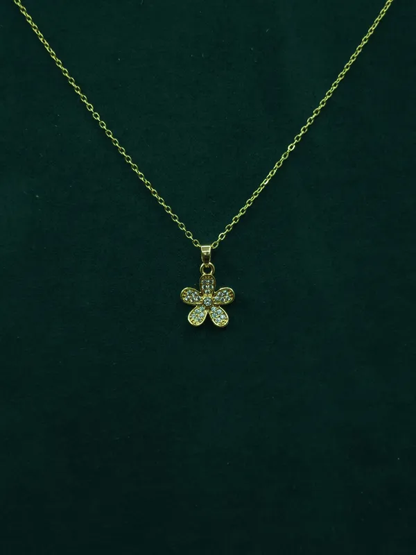 Gold_Celestia_Solitaire_Pendant_Necklace_For_Women