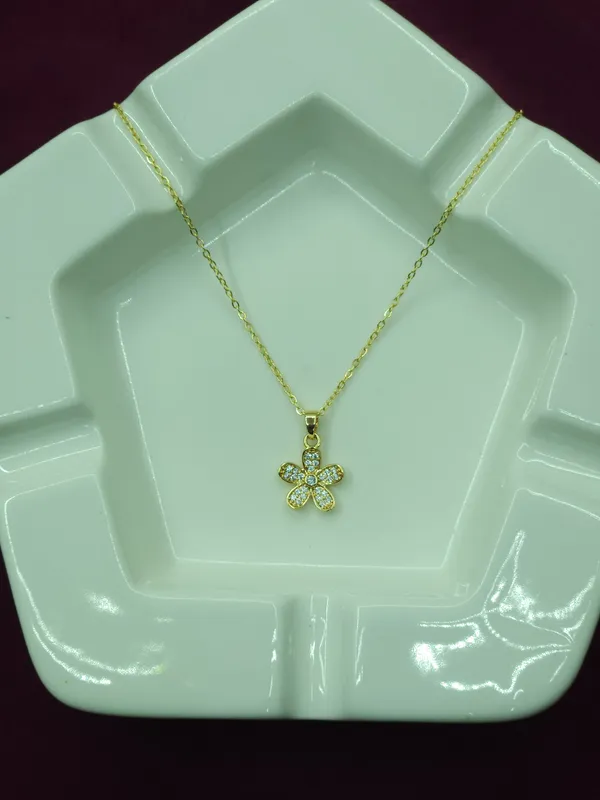 Gold_Celestia_Solitaire_Pendant_Necklace_For_Women