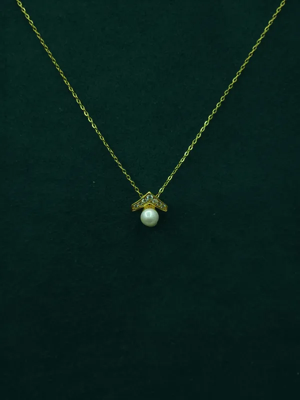 Gold_Celeste_Pearl_Drop_Pendant_Necklace_For_Women