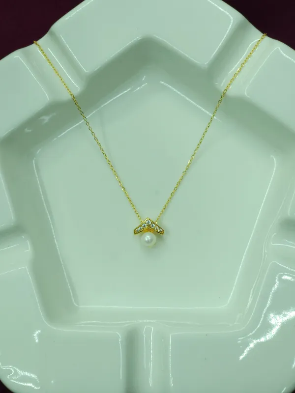 Gold_Celeste_Pearl_Drop_Pendant_Necklace_For_Women