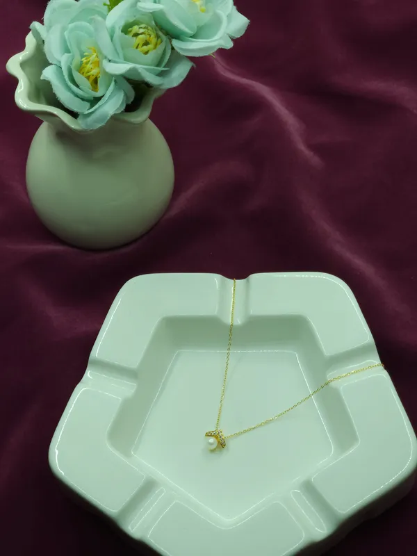 Gold_Celeste_Pearl_Drop_Pendant_Necklace_For_Women