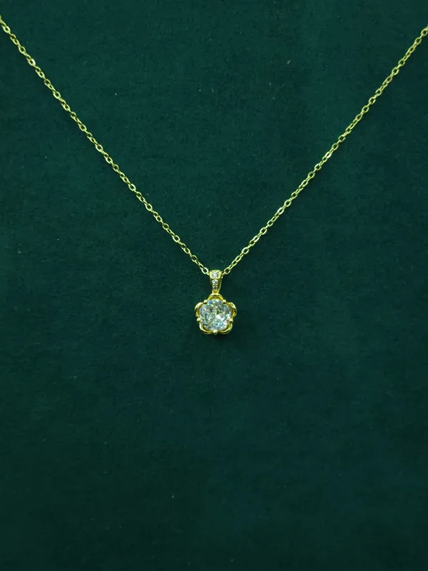 Gold_Aurelia_Solitaire_Bloom_Pendant_Necklace_For_Women