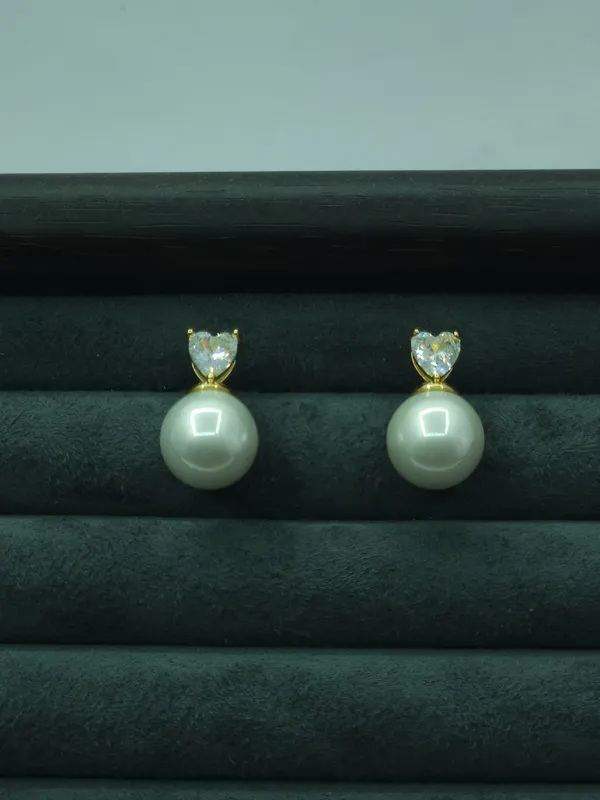 Gold_Baguette_Bloom_Pearl_Drops_For_Women
