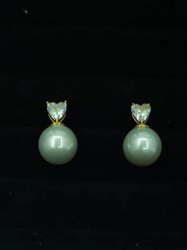 Gold_Baguette_Bloom_Pearl_Drops_For_Women