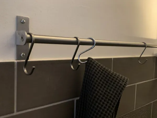 Stainless_Steel_Modern_Wall_Mounted_Kitchen_Towel_Hanger