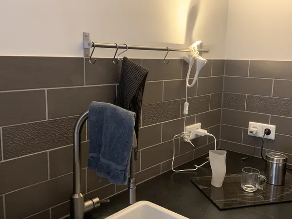 Stainless_Steel_Modern_Wall_Mounted_Kitchen_Towel_Hanger