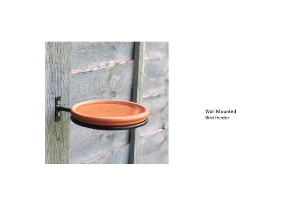 Terracotta_Classic_Wall_Mounted_Bird_Feeder