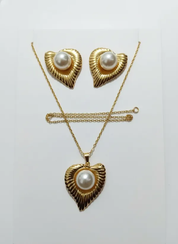 Gold_Stainless_Steel_Pendant_Necklace_Set_For_Women