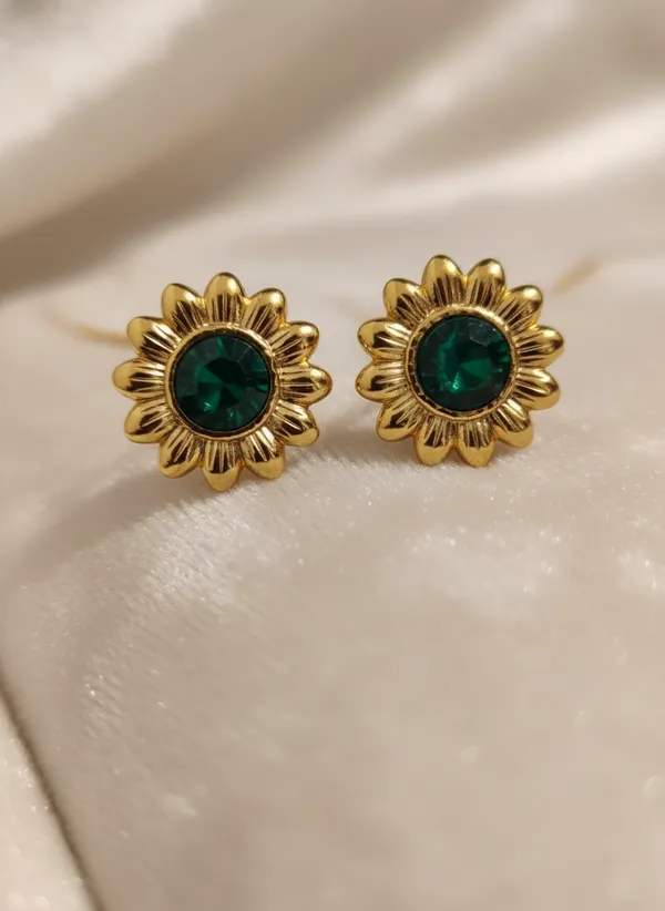 Gold_Alloy_Jewelry_Set_For_Women