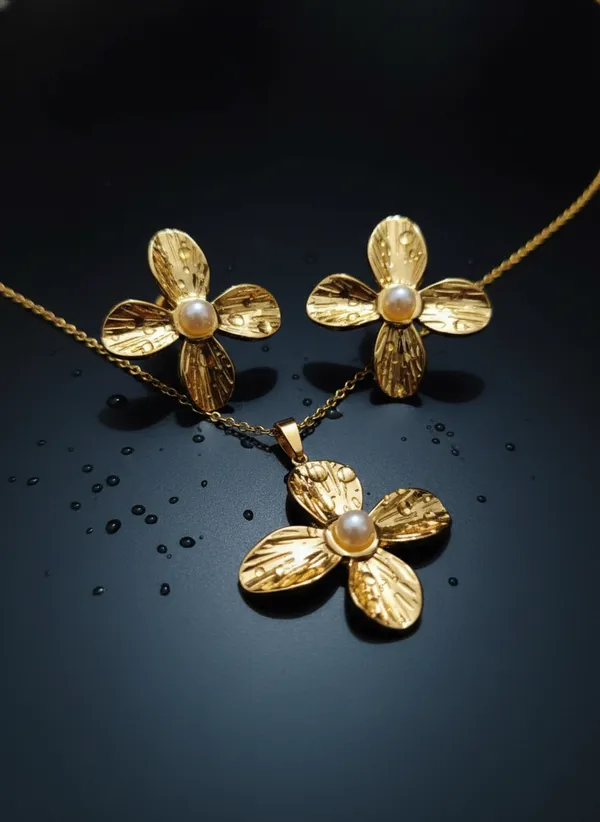 Gold_Stainless_Steel_Jewelry_Set_For_Women