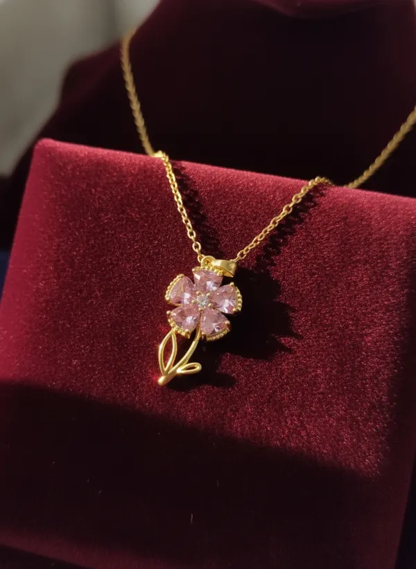 Gold_Stainless_Steel_Pendant_Necklace_For_Women