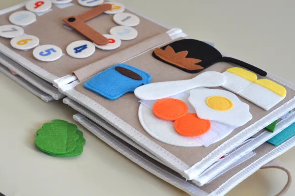 Rainbow_Quiet_Book_For_Kid