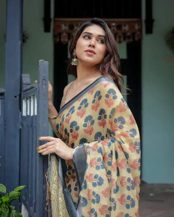 Beige_And_Charcoal_Linen_Saree_For_Women