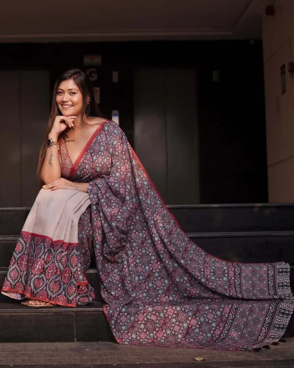 Cream_Linen_Cotton_Saree_For_Women