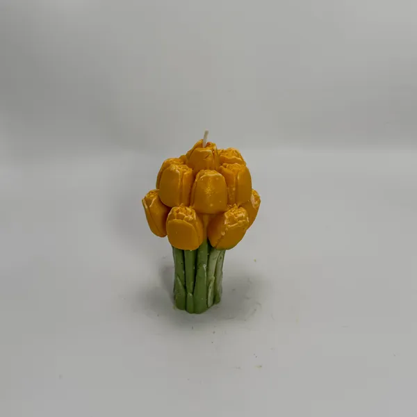 Zenn_Aura_Tulip_Bouquet_Candle_|_Elegant_Bloom