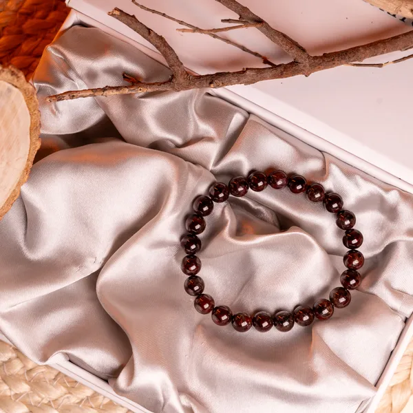 Zenn_Aura_Garnet_Bracelet_|_Passion_&_Energy_(8_MM)