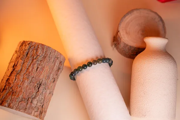Zenn_Aura_Moss_Agate_Bracelet_|_Growth_&_Stability_(8_MM)