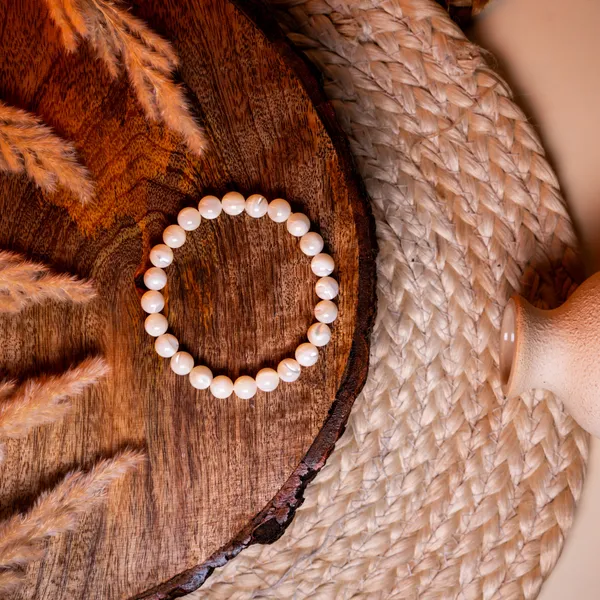 Zenn_Aura_Mother_of_Pearl_Bracelet_|_Nurturing_&_Calm_(8_MM)