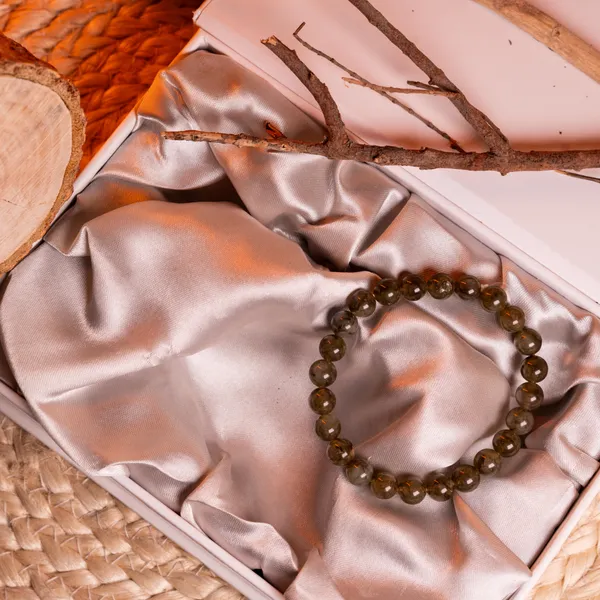 Zenn_Aura_Labrodorite_Bracelet_|_Spiritual_Connection_(8_MM)