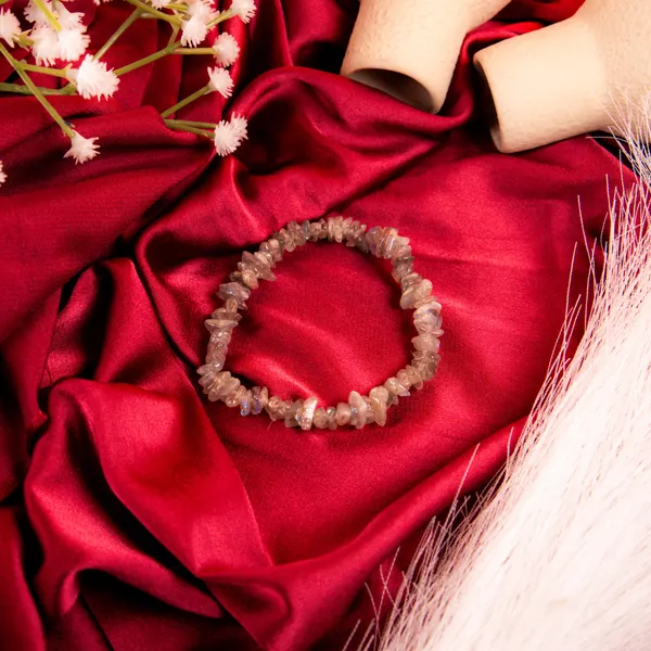 Zenn_Aura_Labrodorite_Bracelet_|_Spiritual_Connection_(Chip_Bracelet)