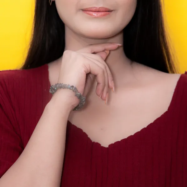 Zenn_Aura_Labrodorite_Bracelet_|_Spiritual_Connection_(Chip_Bracelet)
