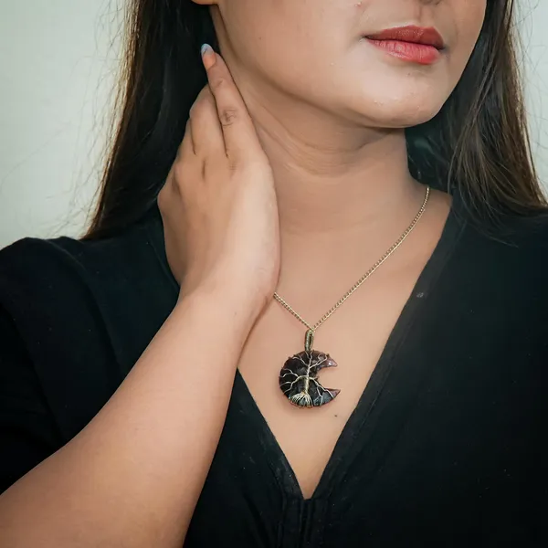 Zenn_Aura_Amethyst_Moon_Pendant_|_Intuition_&_Serenity_Moon