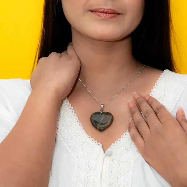 Zenn_Aura_Bloodstone_Heart_Pendant_|_Heart_of_Courage