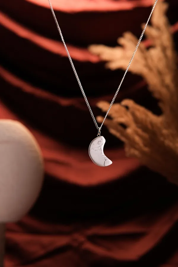 Zenn_Aura_Howlite_Moon_Pendant_|_Calming_Moon_Energy