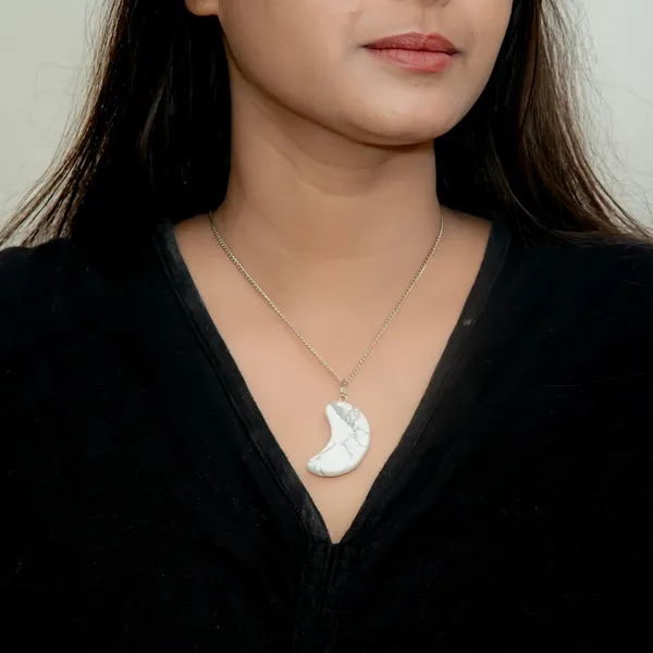 Zenn_Aura_Howlite_Moon_Pendant_|_Calming_Moon_Energy