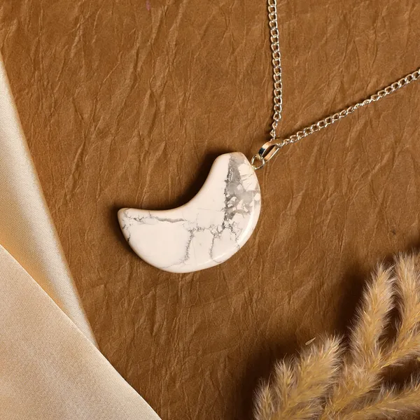 Zenn_Aura_Howlite_Moon_Pendant_|_Calming_Moon_Energy