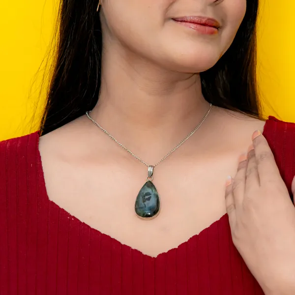 Zenn_Aura_Labradorite_Drop_Shape_Pendant_|_Mystical_Energy_Drop