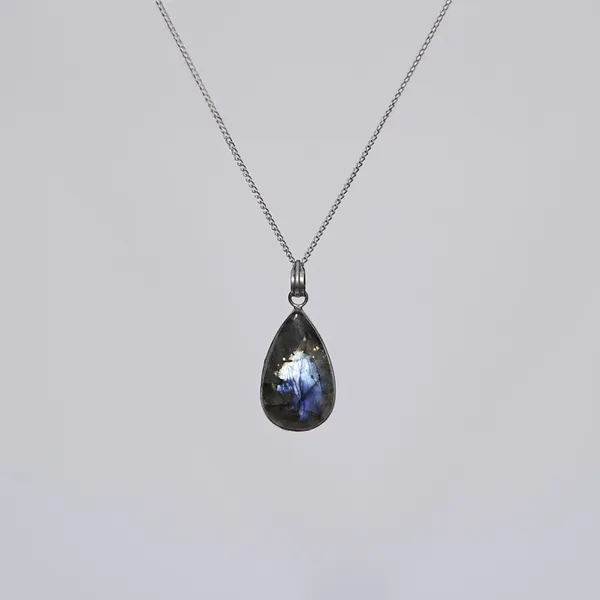 Zenn_Aura_Labradorite_Drop_Shape_Pendant_|_Mystical_Energy_Drop