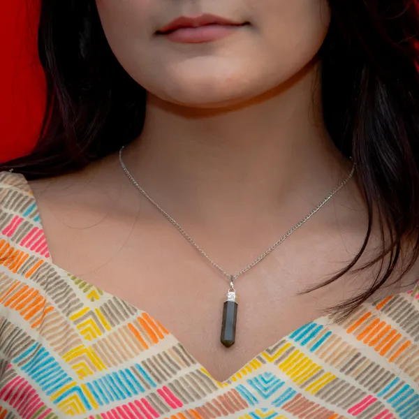 Zenn_Aura_Labradorite_Pencil_Pendant_|_Transformation_Focus_Point_(Large)