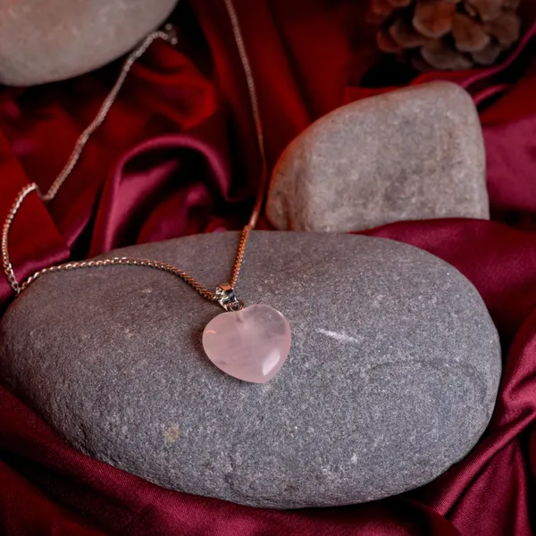 Zenn_Aura_Rose_Quartz_Heart_Pendant_|_Heart_of_Love