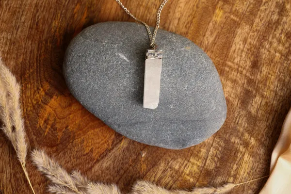 Zenn_Aura_Selenite_Pendant_|_Radiance_of_Purity