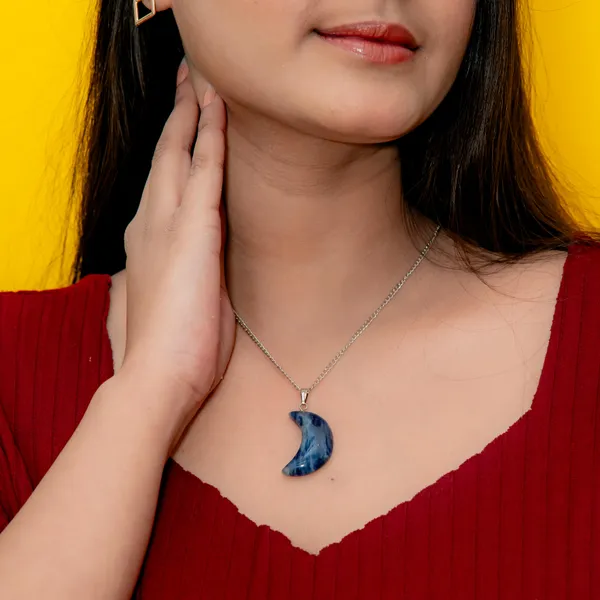 Zenn_Aura_Sodalite_Moon_Pendant_|_Wisdom_of_the_Moon