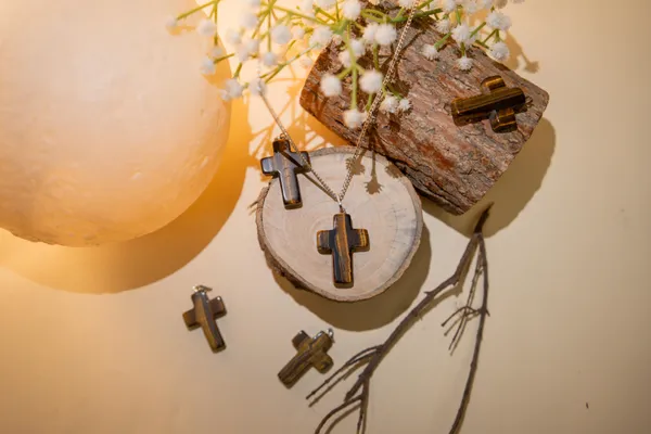Zenn_Aura_Tiger's_Eye_Cross_Pendant_|_Faith_in_Strength