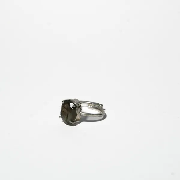 Zenn_Aura_Labradorite_Ring_|_Magic_&_Intuition