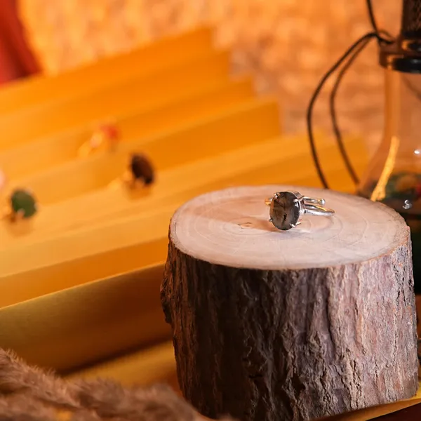 Zenn_Aura_Labradorite_Ring_|_Magic_&_Intuition