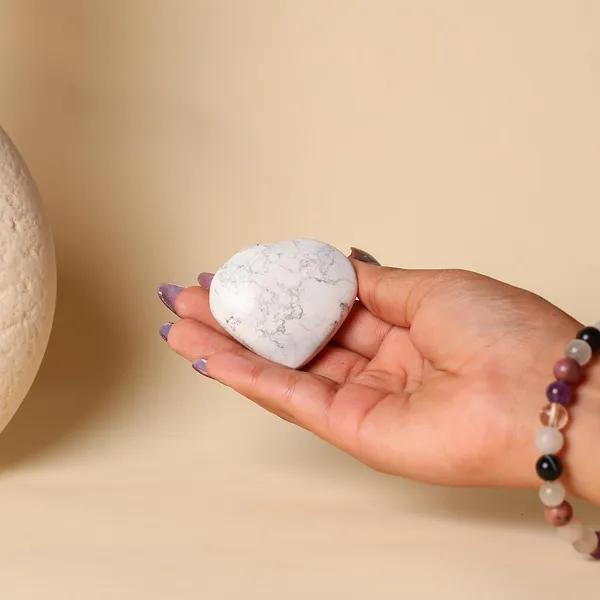 Zenn_Aura_Howlite_Heart_|_Calmness_&_Awareness_(3_Inch)