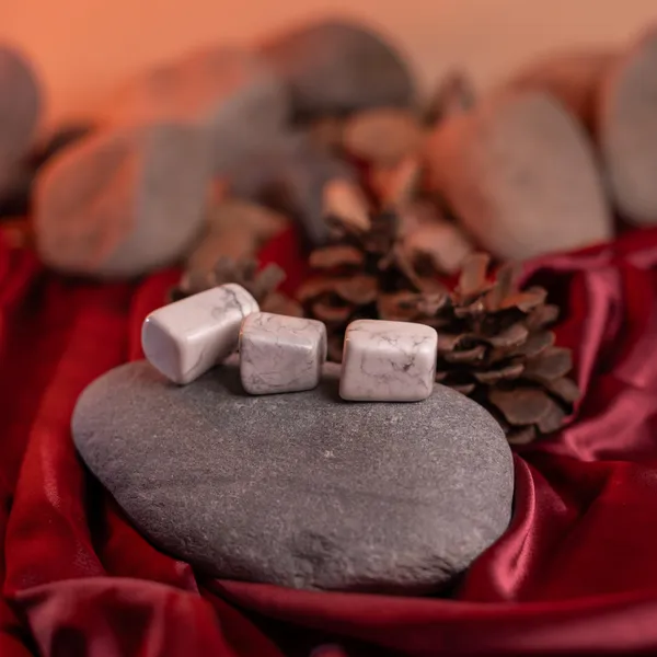 Zenn_Aura_Howlite_Tumble_|_Peace_&_Awareness_(Pack_of_9)