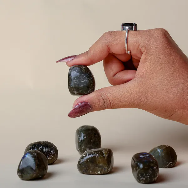 Zenn_Aura_Labradorite_Tumble_|_Intuition_&_Protection_(Pack_of_9)
