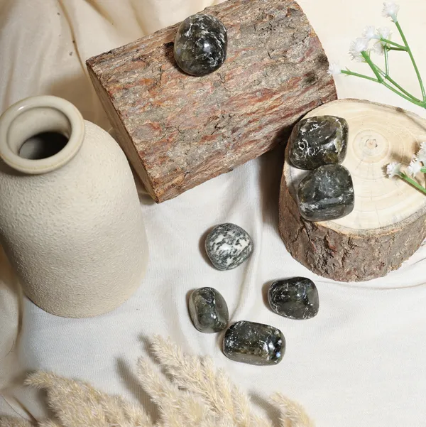 Zenn_Aura_Moss_Agate_Tumble_|_Growth_&_Grounding_(Pack_of_9)