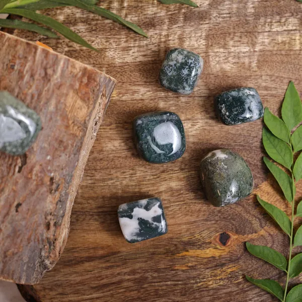 Zenn_Aura_Moss_Agate_Tumble_|_Growth_&_Grounding_(Pack_of_9)