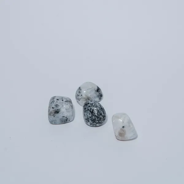 Zenn_Aura_Rainbow_Moonstone_Tumble_|_New_Beginnings_&_Intuition_(Pack_of_9)