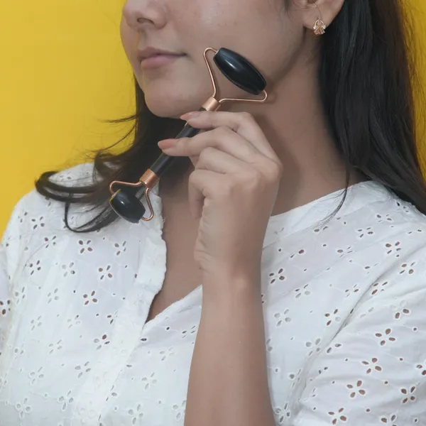 Zenn_Aura_Black_Tourmaline_Face_Roller_|_Grounding_Radiance